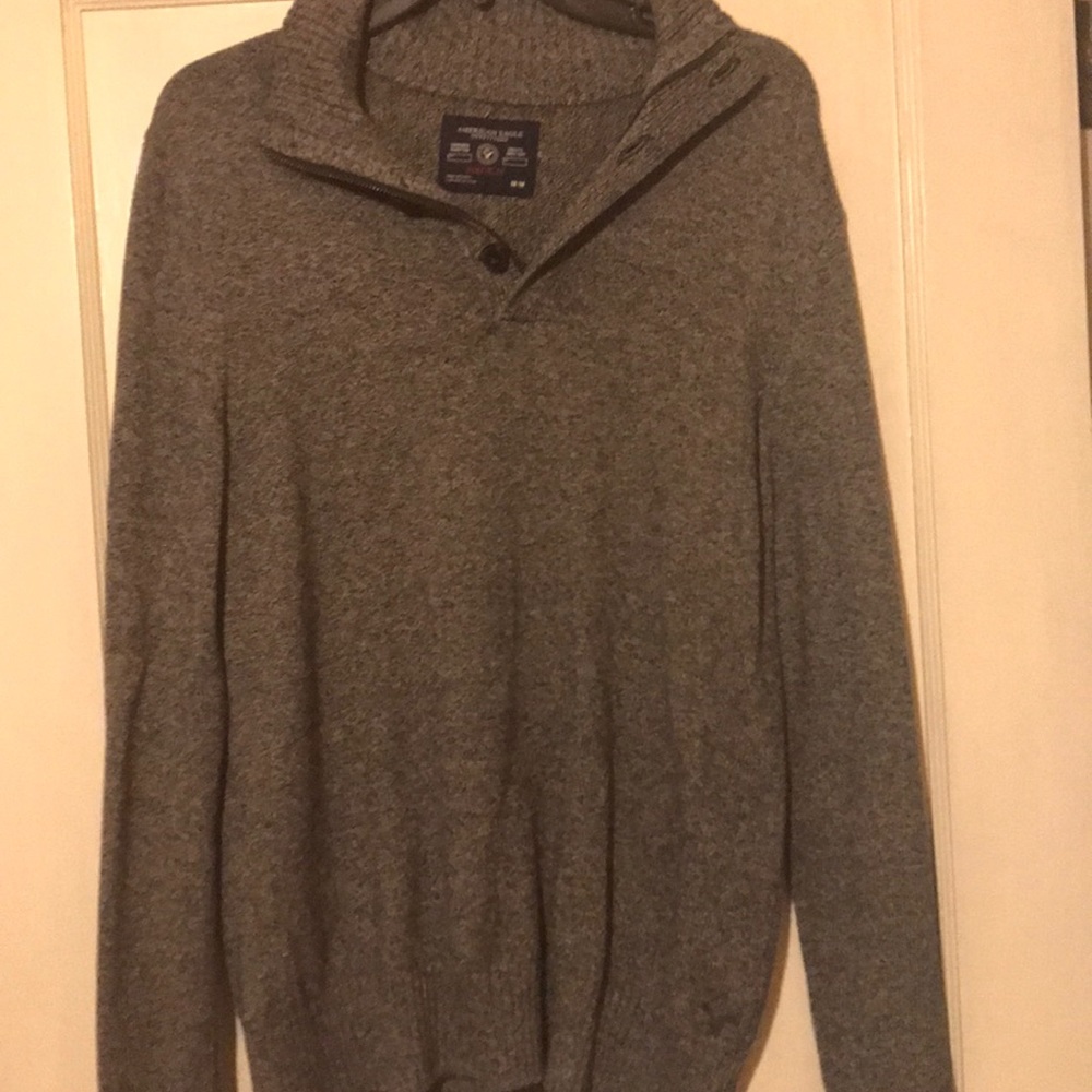 Perfect condition men’s  AE sweater !!